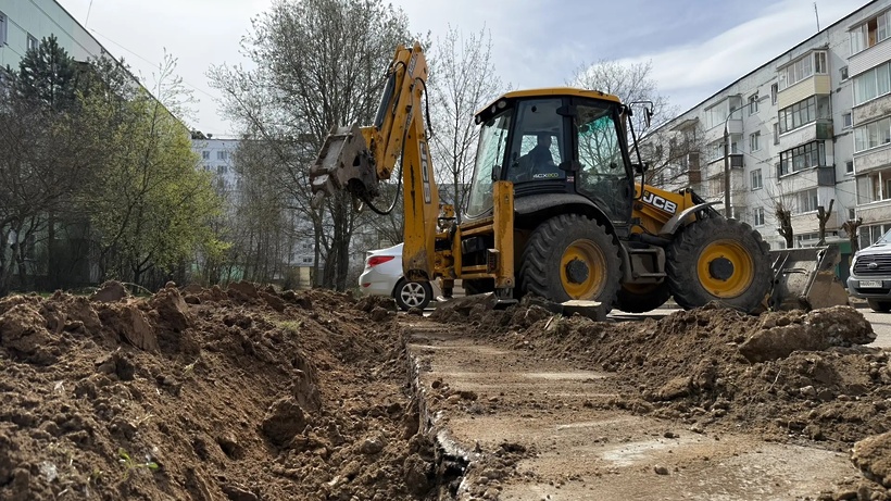 В Можайском округе – новый этап благоустройства: во втором дворе уже демонтируют старые дорожк