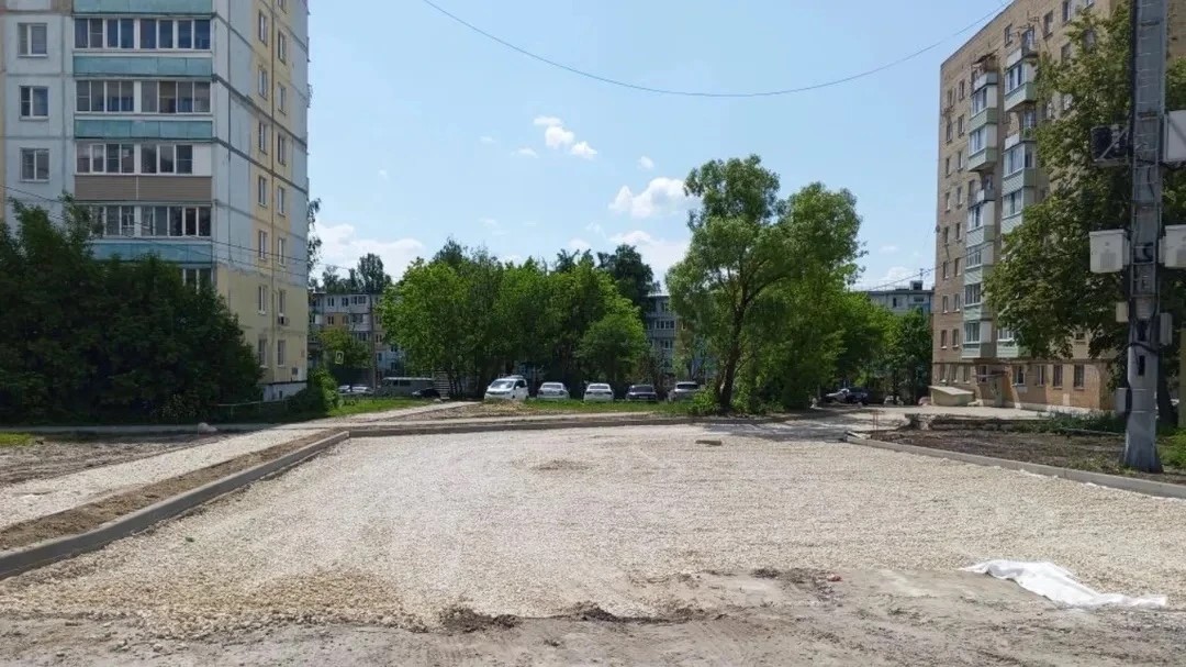Новую парковку обустраивают за Центром внешкольной работы