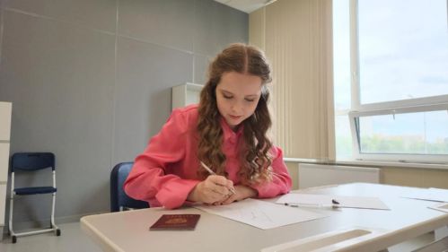 Анна Чичаева из школы № 9 сдала ЕГЭ по профильной математике на 100 баллов