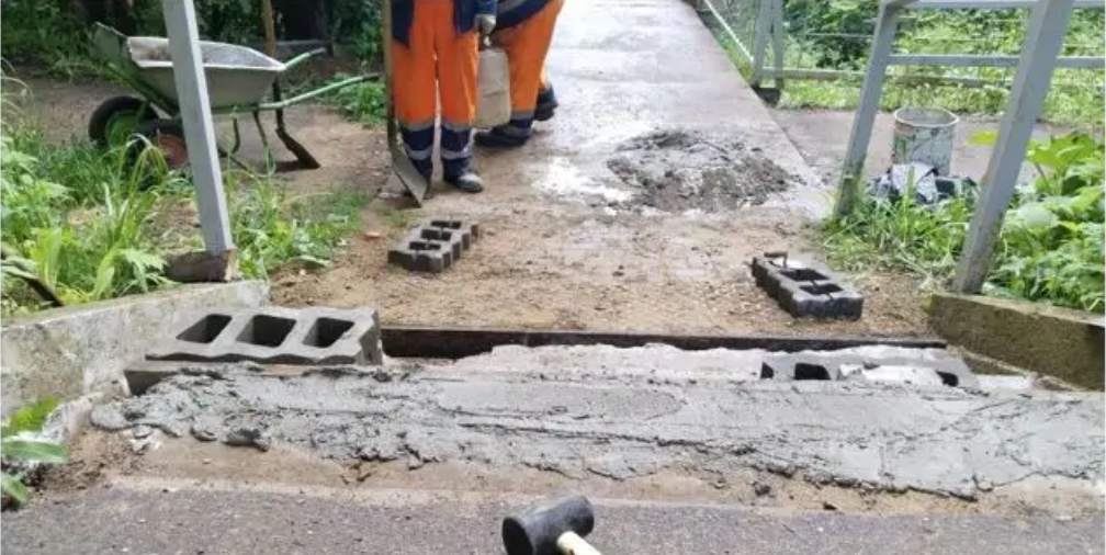 В Обнинске латают дорожные дыры