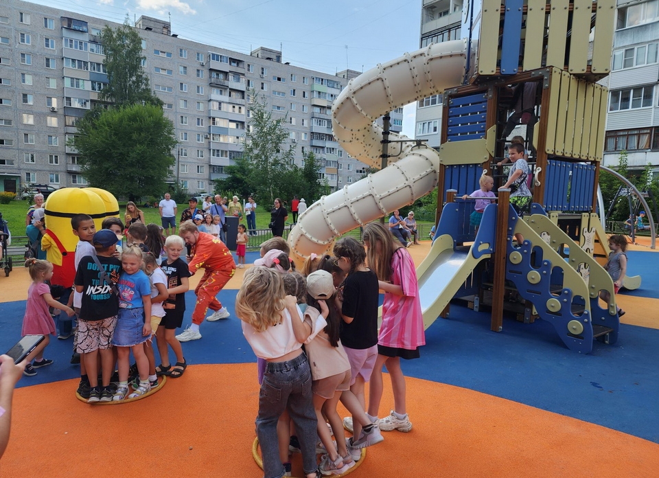 В Орехово‑Зуеве открыли две обновленные детские площадки на улицах Урицкого и Лопатина