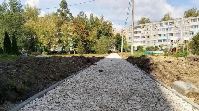 Строительство тротуара в 3-м микрорайоне выходит на финишную прямую